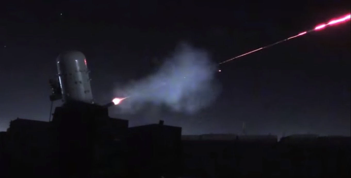 Απίστευτη δύναμη πυρός από τα κανόνια M61 Vulcan και GAU-8 Avenger (βίντεο)